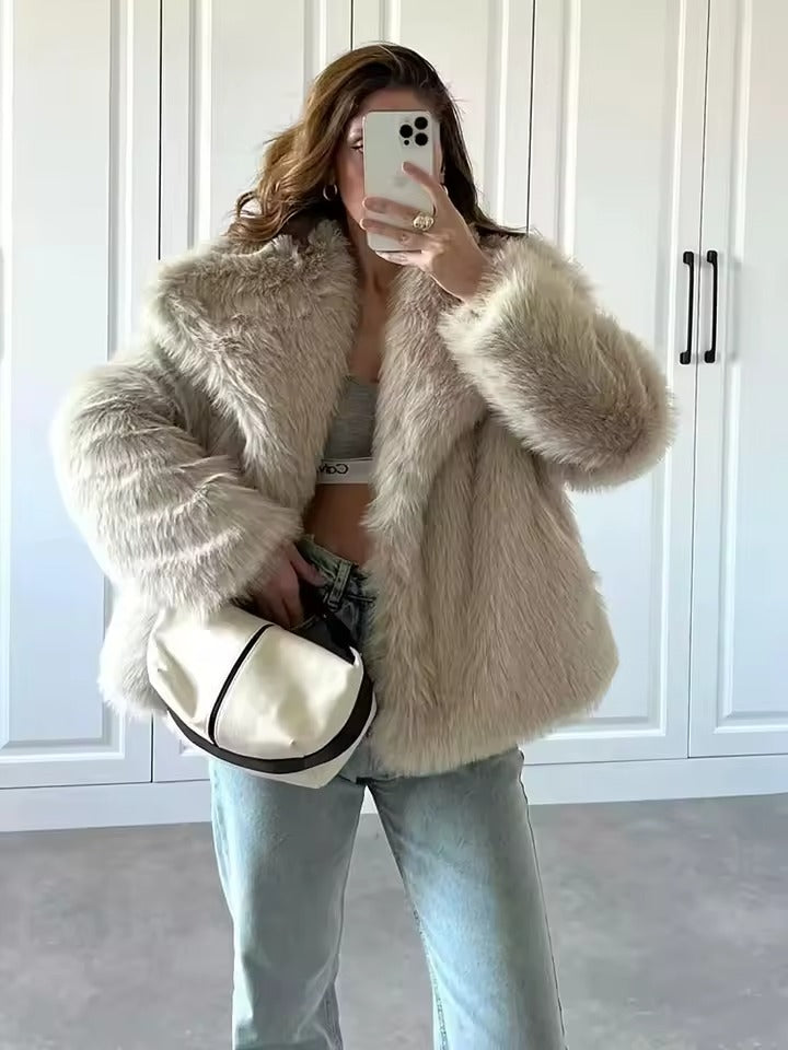 Casaco Sabrina com textura felpuda e gola ampla