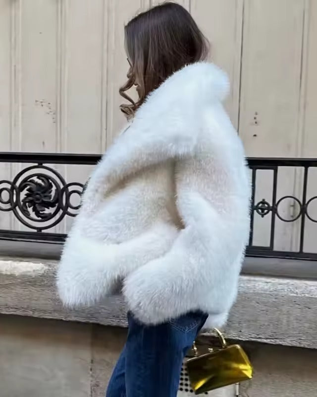 Casaco Sabrina com textura felpuda e gola ampla